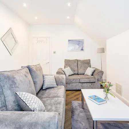 Clifton Down Penthouse شقة *